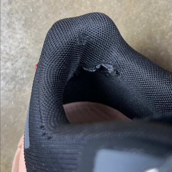 ON Running Oncloud cloudflow in gray and pink
Size: 6.5 - Picture 9 of 10